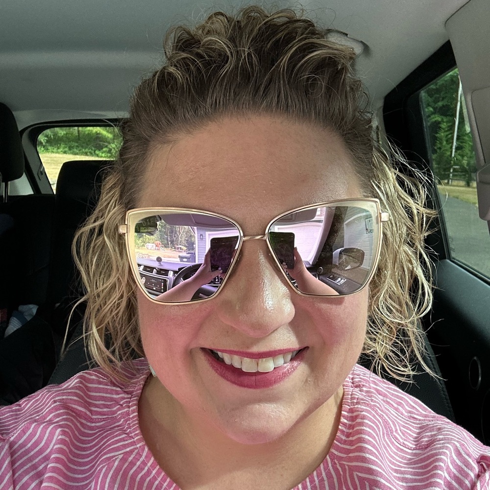 Meet your Posher, Nicole